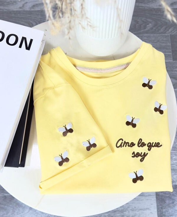 Camiseta Bordada Amo Lo Que Soy