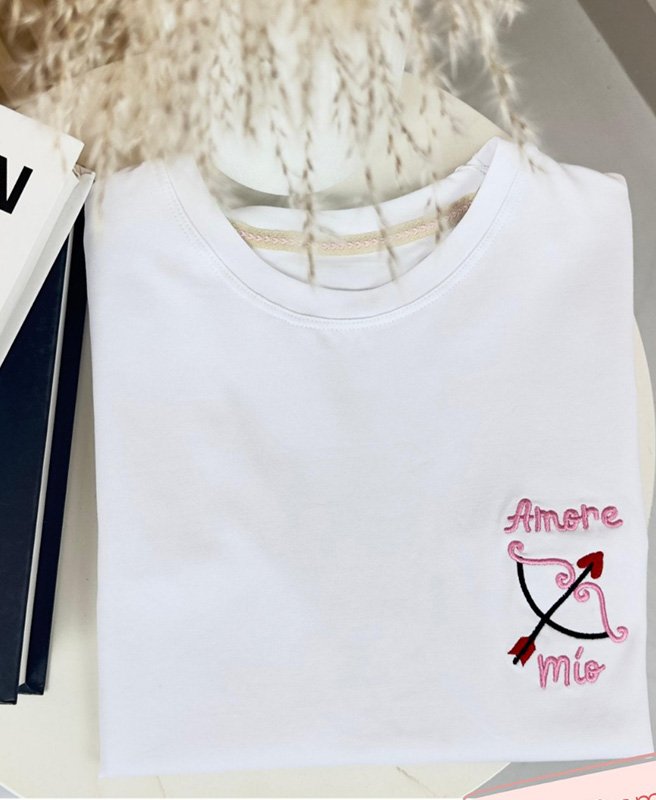 Camiseta  Bordada Amore Mio