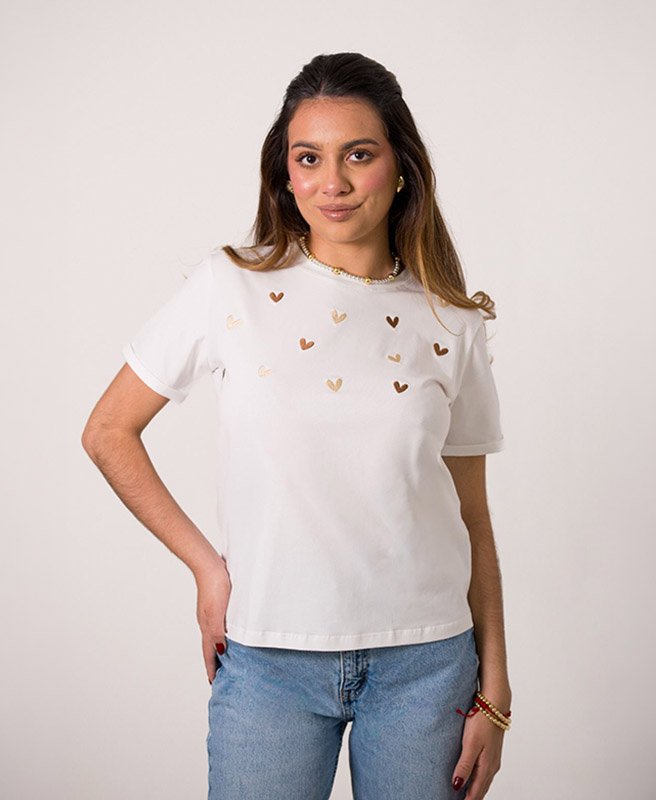 Camiseta Bordada Corazones Gold Degra