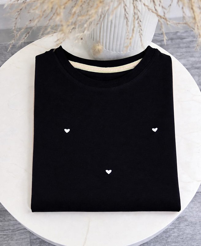 Camiseta Bordada Corazones