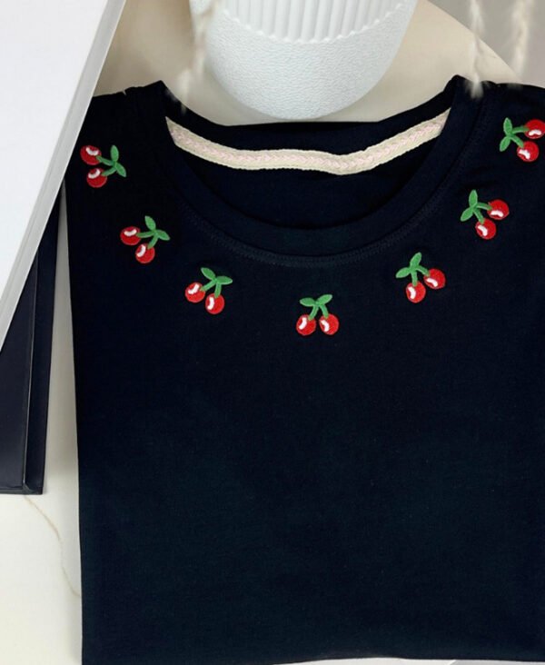 Camiseta  Bordada Cereza Edición Especial
