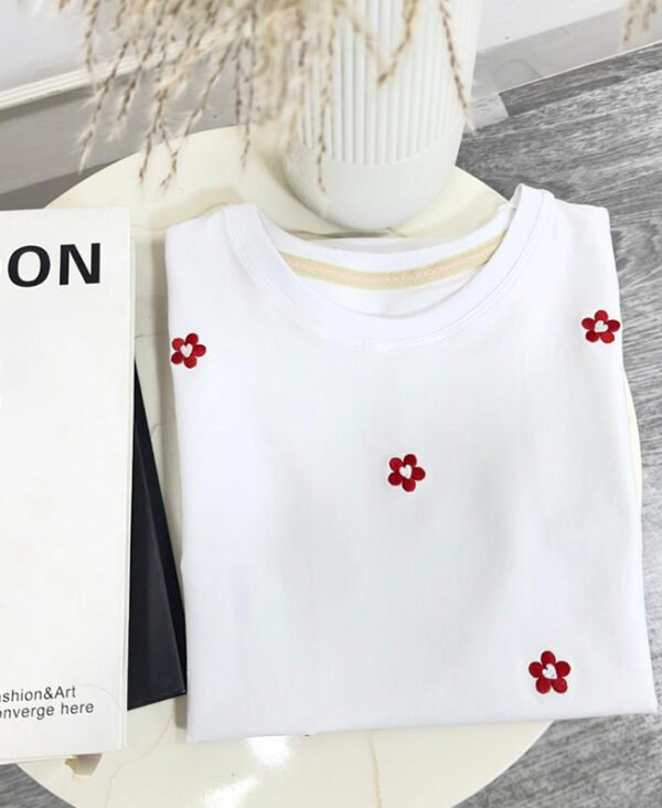 Camiseta Bordada Florecitas Edición Especial