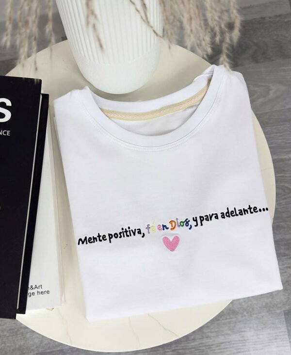 Camiseta Bordada Mente Positiva Fe En Dios