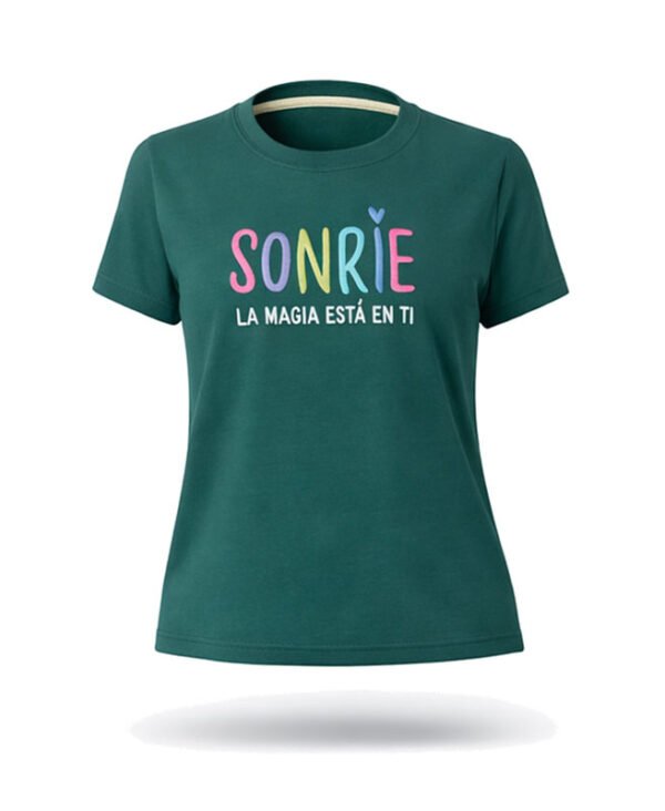 Camiseta Bordada Sonríe La Magia Esta en Ti