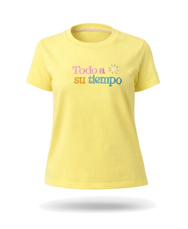 Camiseta Bordada Todo A Su Tiempo