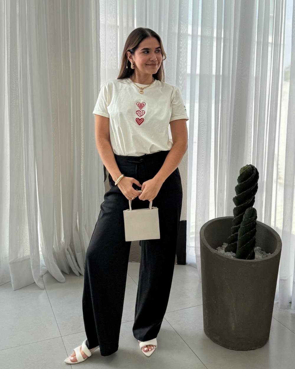 CAMISETA LARGA BORDADA CORAZONES