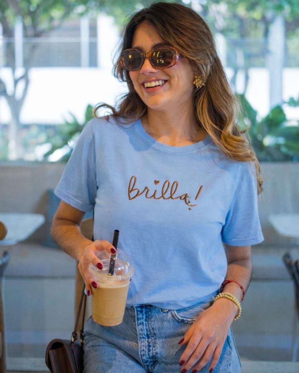 CAMISETA LARGA BORDADA BRILLA