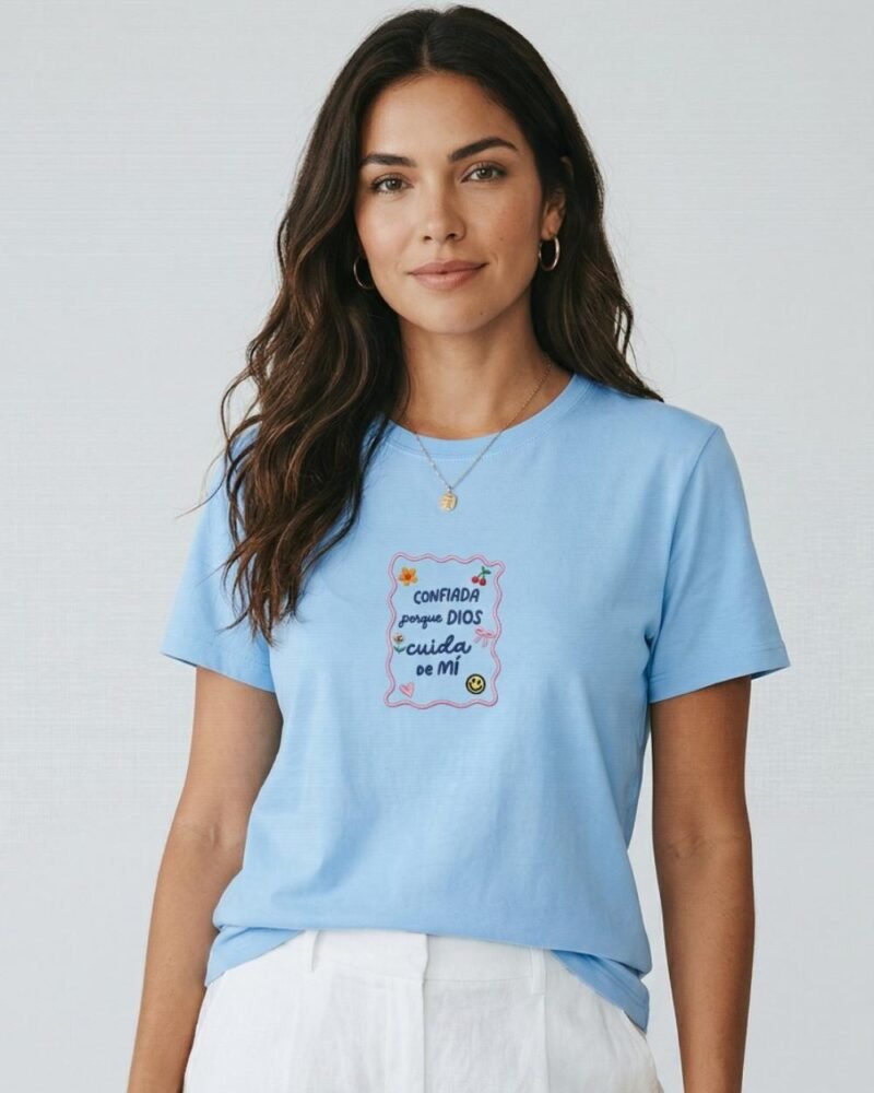 CAMISETA LARGA BORDADA CONFIADA PORQUE DIOS CUIDA DE MI